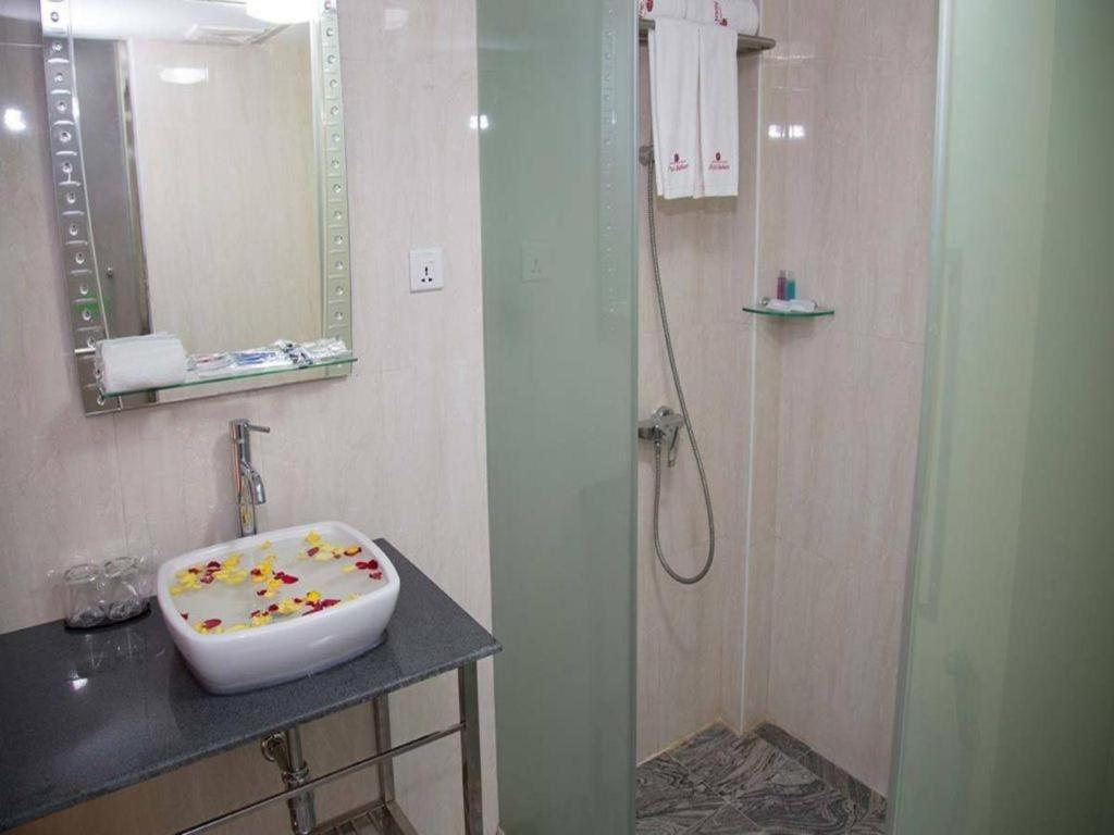 Hotel Bahosi Yangon Luaran gambar