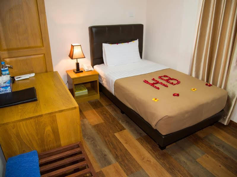 Hotel Bahosi Yangon Luaran gambar